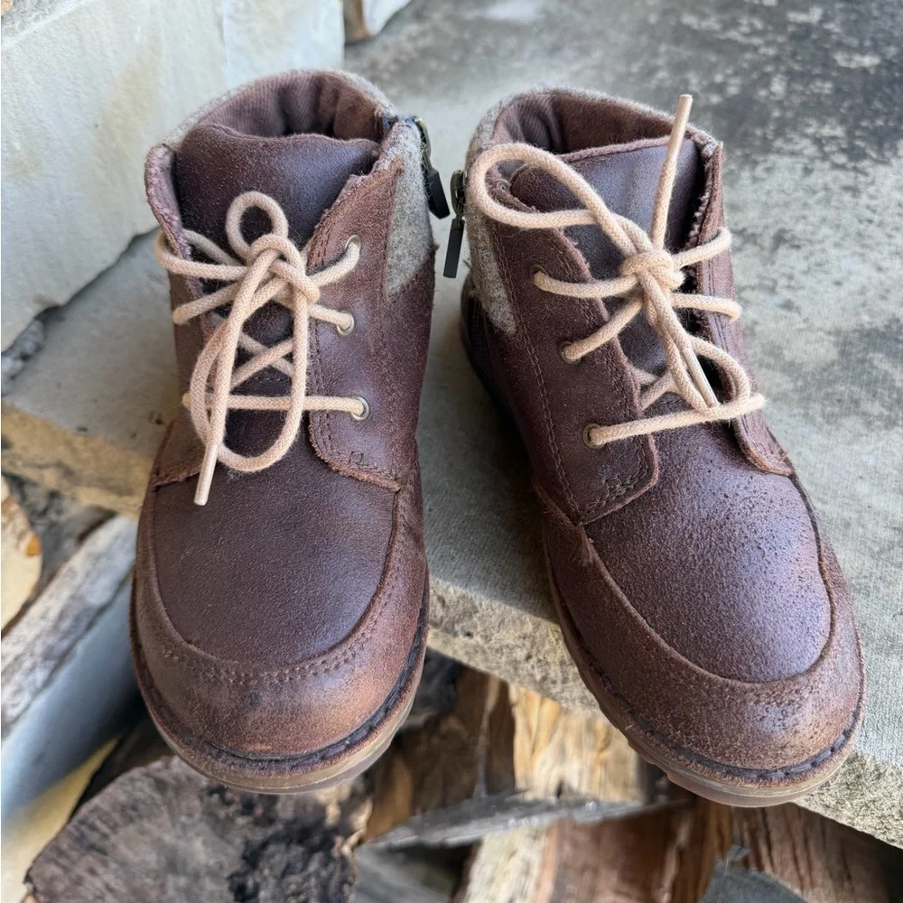 UGG Orin‎ Kids Brown Leather Lace-Up Boots w/shearling lining Sz-12 Toddler.   X